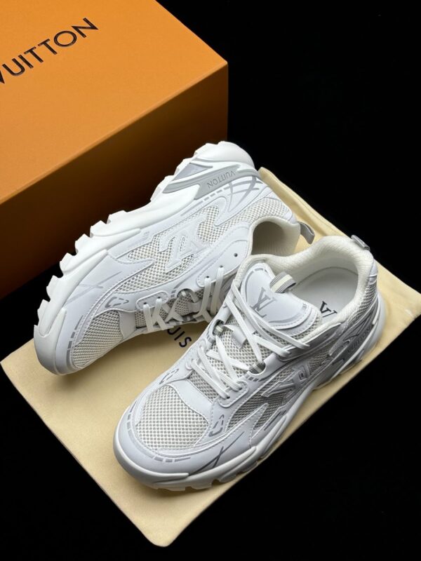 LV Runaway Sneakers in Wit
